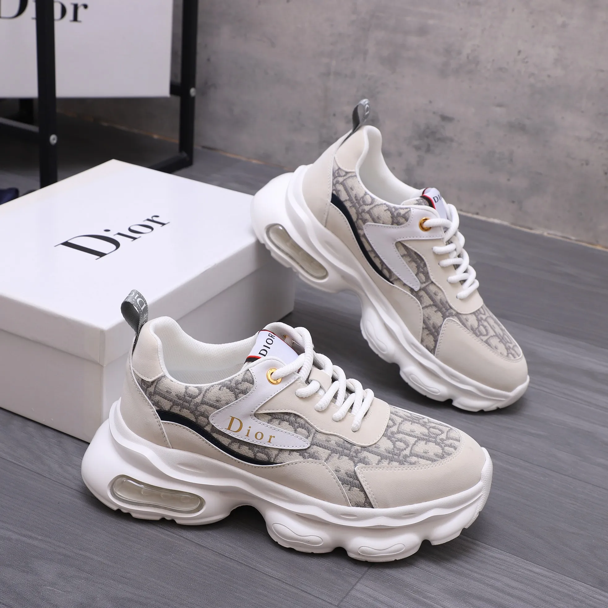 Men's shoes 💰p460 Product trademark: Dior "Dior" casual lace-up men's shoes Regular size: 38-44 Product materials: Selected classic woven pattern stitching cowhide upper, breathable mesh lining, cowhide insole, rubber outsole